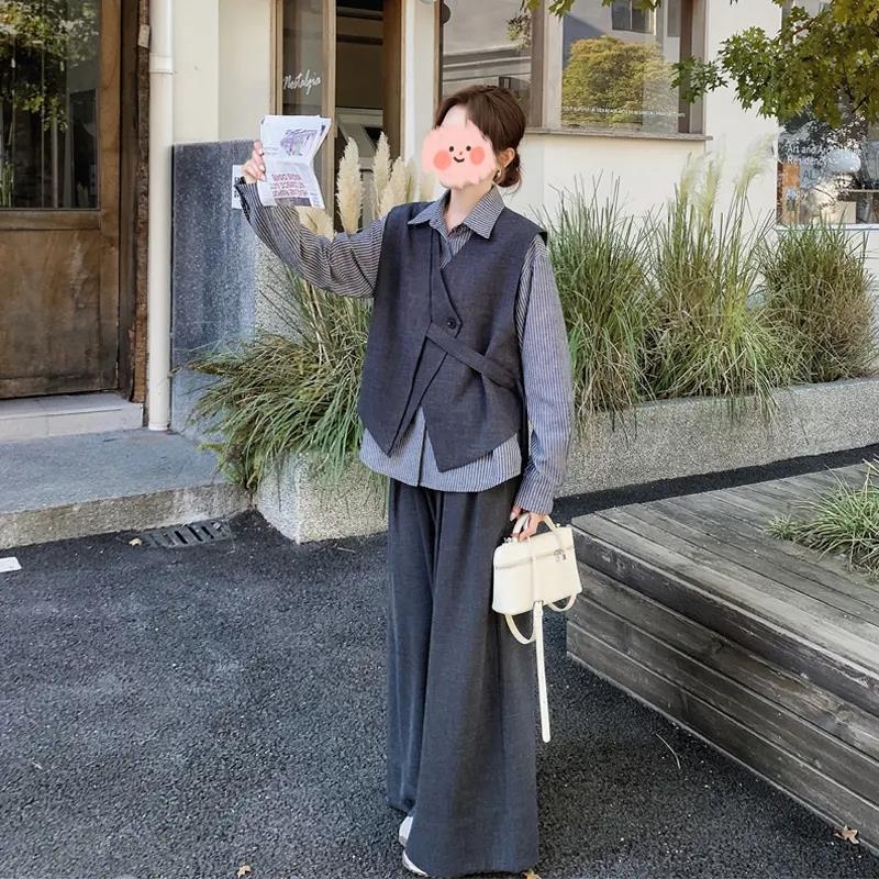 Costum trei piese în design coreean: vest asimetric, cămașă cu dungi și pantaloni largi evazați (Primăvara 2025)