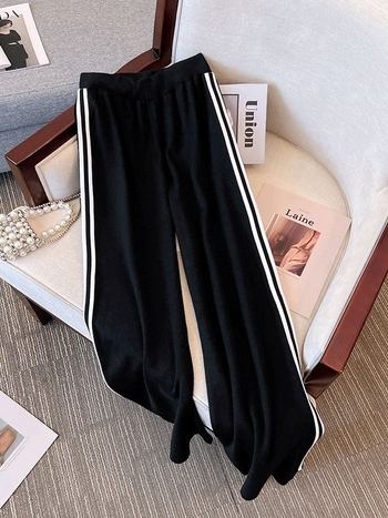 Set de trening pentru femei cu pantaloni — model în dungi/pătrate, poliester, mâneci lungi, toamna 2023, stil japon- coreean de relaxare