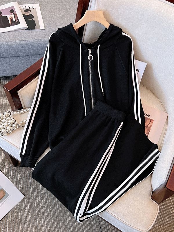 Set de trening pentru femei cu pantaloni — model în dungi/pătrate, poliester, mâneci lungi, toamna 2023, stil japon- coreean de relaxare