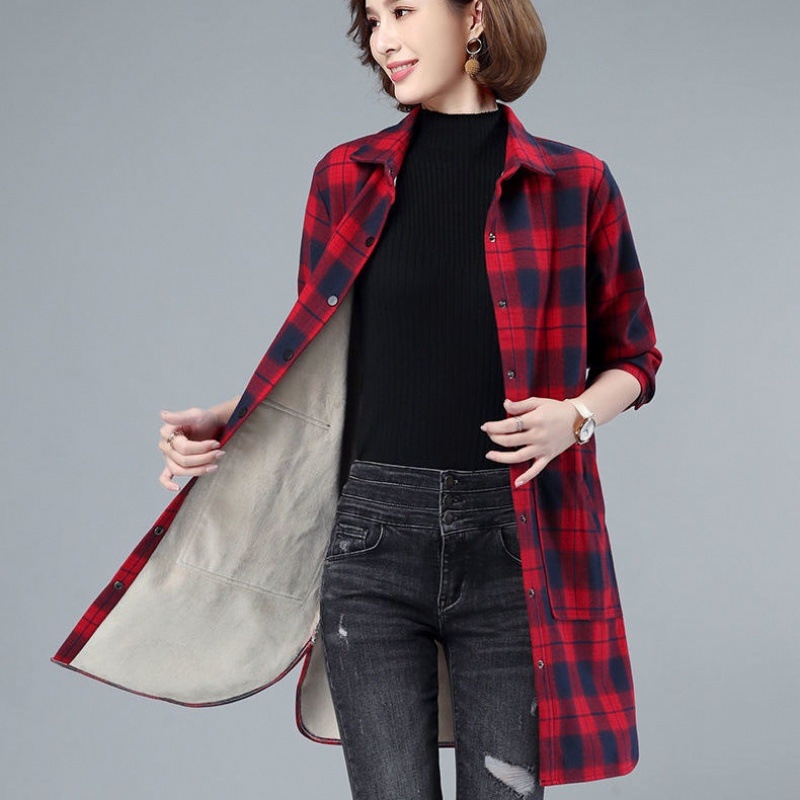 Damska karšto lango palaidinė-jaka su fleece pamušalu, poliesterio-bavlones mišinys, polo apykaklė, ilgos rankovės, vidutinio ilgio, japonų ir korėjiečių laisvas stilius, vienos eilės daug sagų užtrauktukas, ruduo 2025