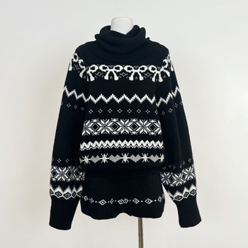 Ženski dvodijelni set u američkom retro stilu Fair Isle — crni pleteni pulover s visokim ovratnikom i kratke hlače
