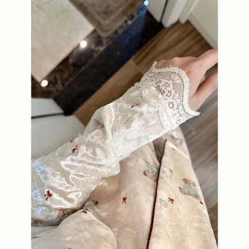 Moteriški velūro pižamų komplektas prancūziško stiliaus – ilgomis rankovėmis, apykaklė su atlapu, vidutinio tankio audinys 161–180 g/m², kvėpuojantis, patogus namams ir lauko naudojimui