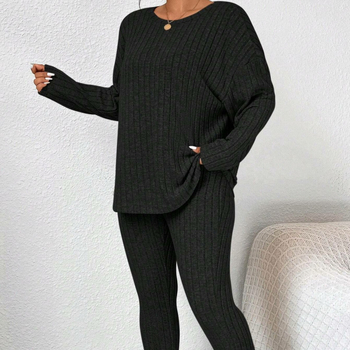 Didelių dydžių moterų pižamų komplektas su ilgomis rankovėmis ir ilgomis kelnėmis – vienos spalvos, apvalus kaklas, poliesteris