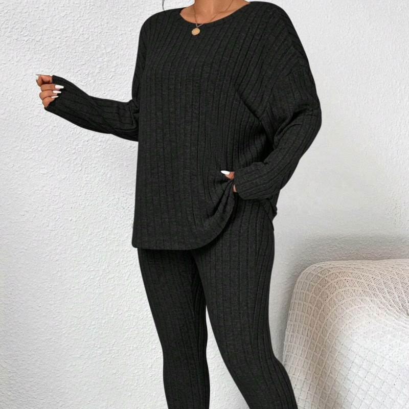 Didelių dydžių moterų pižamų komplektas su ilgomis rankovėmis ir ilgomis kelnėmis – vienos spalvos, apvalus kaklas, poliesteris