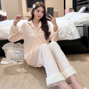 Moterų naktinukai iš salų veliūro, prabangus rudens–žiemos stilius, ilgomis rankovėmis viršutinė dalis ir kelnės, dvipusis veliūras, 181–200 g/m², poliesteris