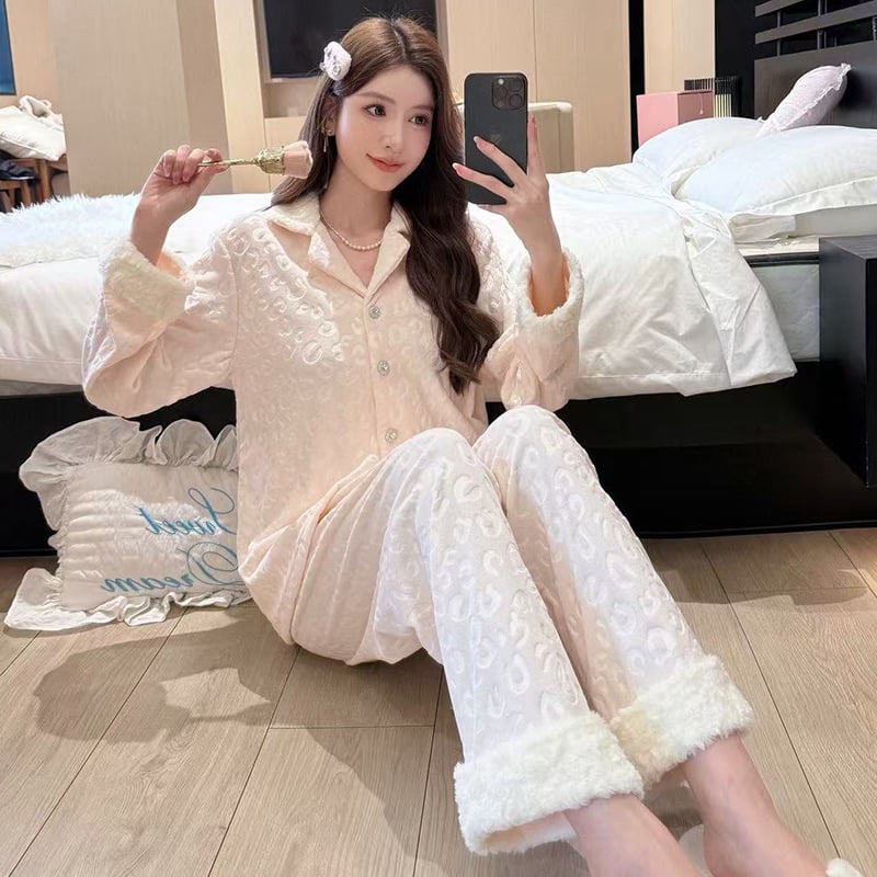 Moterų naktinukai iš salų veliūro, prabangus rudens–žiemos stilius, ilgomis rankovėmis viršutinė dalis ir kelnės, dvipusis veliūras, 181–200 g/m², poliesteris