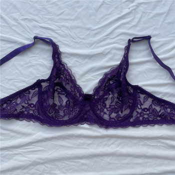 Liemenėlė su įtvarais (labai plonas formuojamas puodeliai, 3/4 puodeliai, nuimamos dvigubos petnešos, nėrinių siuvinėjimas)