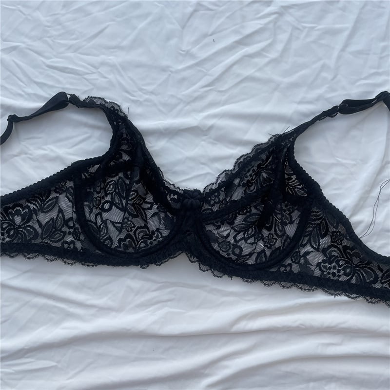 Liemenėlė su įtvarais (labai plonas formuojamas puodeliai, 3/4 puodeliai, nuimamos dvigubos petnešos, nėrinių siuvinėjimas)