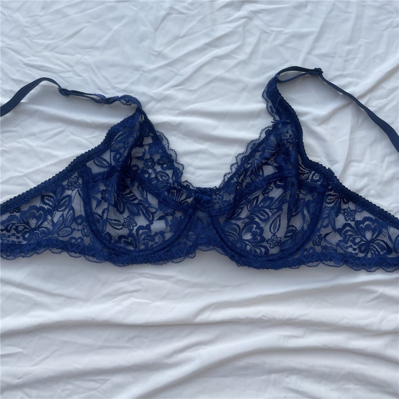 Liemenėlė su įtvarais (labai plonas formuojamas puodeliai, 3/4 puodeliai, nuimamos dvigubos petnešos, nėrinių siuvinėjimas)