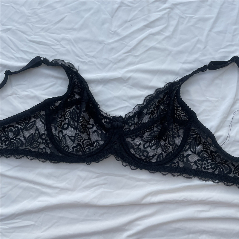 Liemenėlė su įtvarais (labai plonas formuojamas puodeliai, 3/4 puodeliai, nuimamos dvigubos petnešos, nėrinių siuvinėjimas)