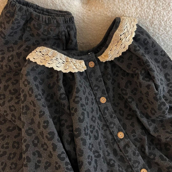 Moteriška velveto pižama su princesės stiliumi, nėriniai, ilgos rankovės ir ilgos kelnės, dviejų dalių komplektas, mygtukais priekyje, ekstra stora medžiaga, drėgmės nukreipimas.