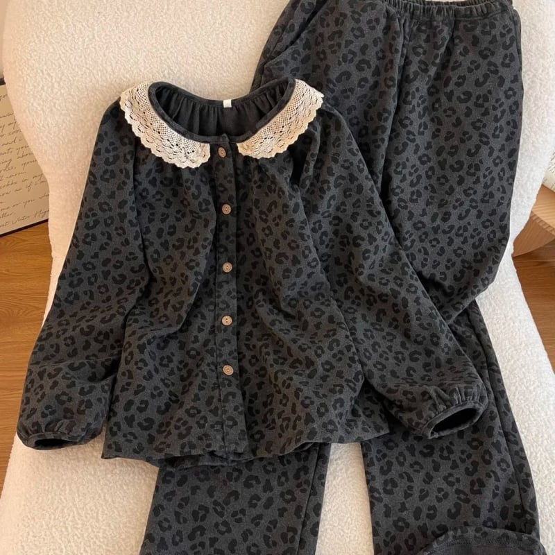 Moteriška velveto pižama su princesės stiliumi, nėriniai, ilgos rankovės ir ilgos kelnės, dviejų dalių komplektas, mygtukais priekyje, ekstra stora medžiaga, drėgmės nukreipimas.