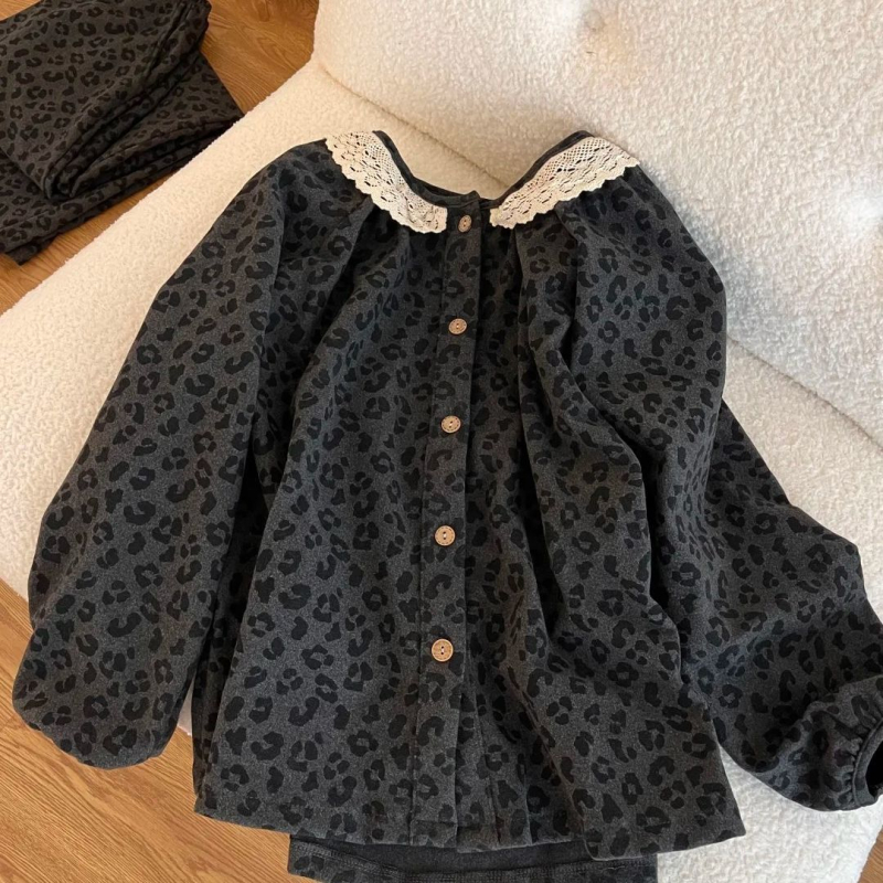 Moteriška velveto pižama su princesės stiliumi, nėriniai, ilgos rankovės ir ilgos kelnės, dviejų dalių komplektas, mygtukais priekyje, ekstra stora medžiaga, drėgmės nukreipimas.