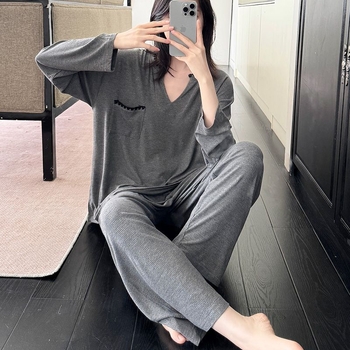 Modaliniai medvilniniai pižamos komplektas, V kaklo puloveris, ilgos rankovės, ilgosi nos, vidutinė masė 141–160 g/m², pavasario–rudens kasdieniai namų drabužiai