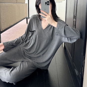 Modaliniai medvilniniai pižamos komplektas, V kaklo puloveris, ilgos rankovės, ilgosi nos, vidutinė masė 141–160 g/m², pavasario–rudens kasdieniai namų drabužiai