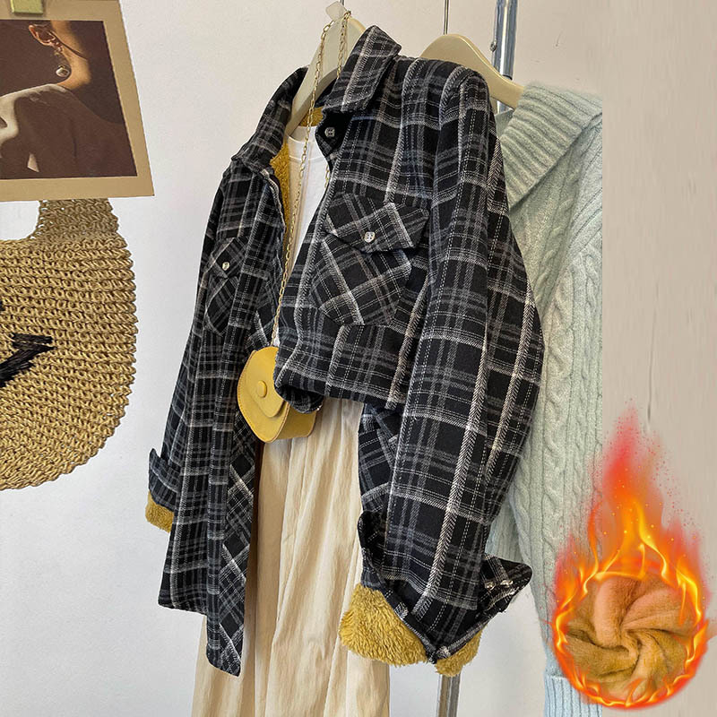 Marškiniai siauru kirpimu iš poliesterio, languotas raštas, apykaklė su klopu, ilgos rankovės