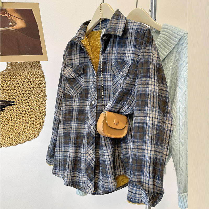 Marškiniai siauru kirpimu iš poliesterio, languotas raštas, apykaklė su klopu, ilgos rankovės