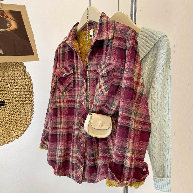 Marškiniai siauru kirpimu iš poliesterio, languotas raštas, apykaklė su klopu, ilgos rankovės