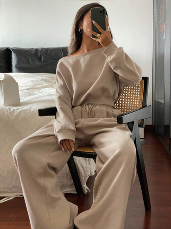 Ženski dvodijelni sportski set s gornjim dijelom u stilu košulje i sweatshirtom, jednofarban, poliester, jesen-zima 2025