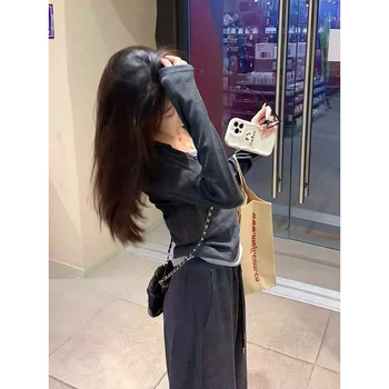 Ženski trodijelni kostim: hoodie top s tregerima i široke hlače, poliester 70–80%