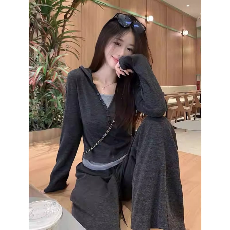 Ženski trodijelni kostim: hoodie top s tregerima i široke hlače, poliester 70–80%