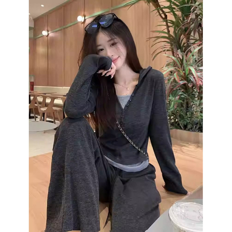 Ženski trodijelni kostim: hoodie top s tregerima i široke hlače, poliester 70–80%