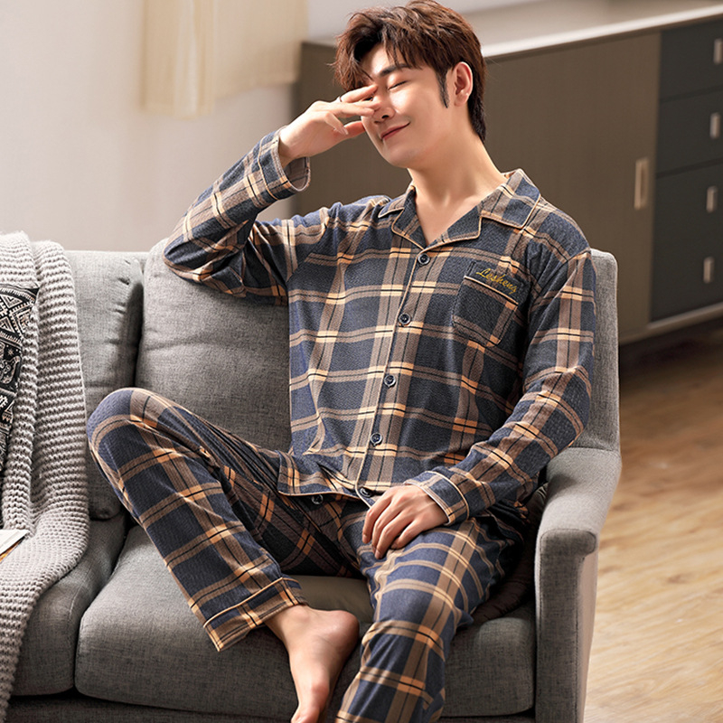 Muški pamučni set pidžama s dugim rukavima i kardiganom – minimalistički, udoban za kućnu i vanjsku uporabu.