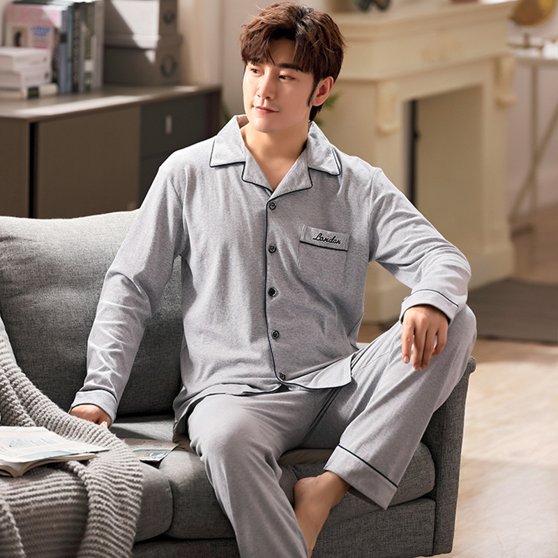 Muški pamučni set pidžama s dugim rukavima i kardiganom – minimalistički, udoban za kućnu i vanjsku uporabu.