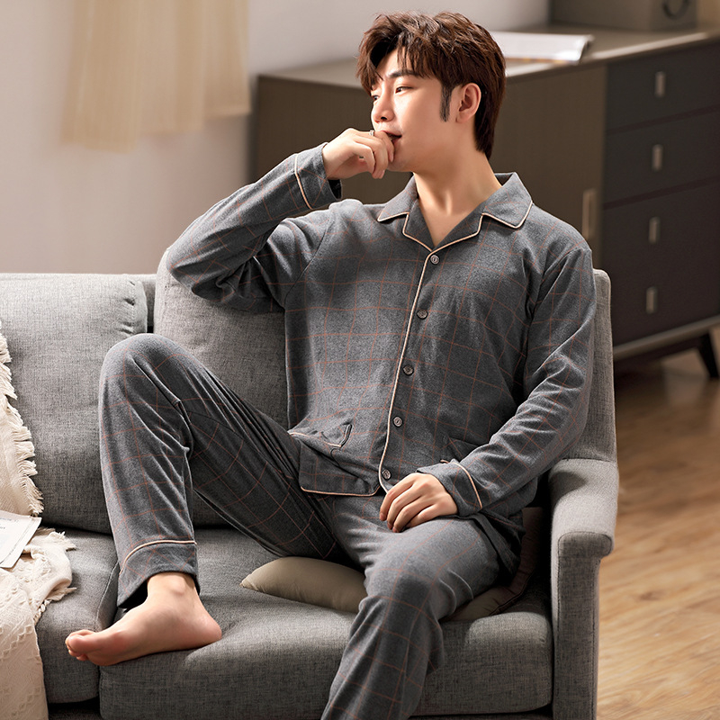 Muški pamučni set pidžama s dugim rukavima i kardiganom – minimalistički, udoban za kućnu i vanjsku uporabu.