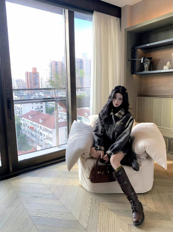 Miu stil karirani patchwork vuneni kaput i plisirana suknja, ovčja vuna, PVC materijal, proljeće 2025