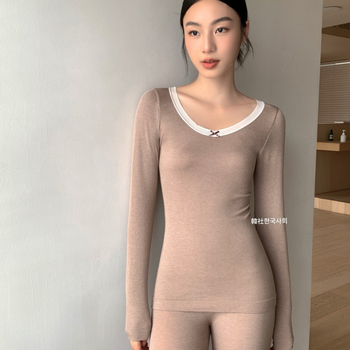 Moterų šiltas medvilnės megztinis komplektas su apvaliu kaklu ir kelnais – ilgos rankovės, vientisas raštas (medvilnės sudėtis 30–50%, svoris 181–200 g/m2)