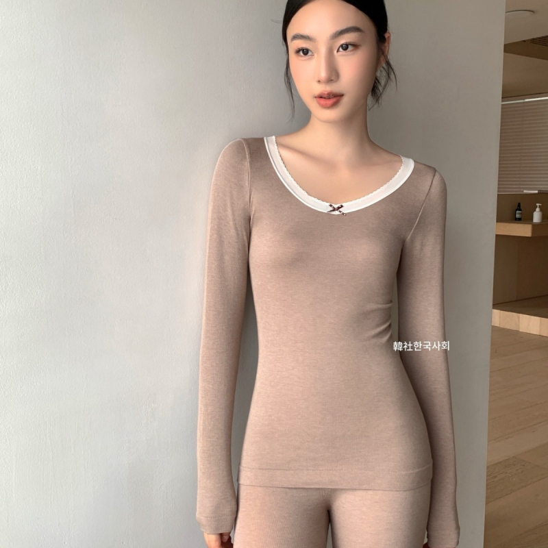 Moterų šiltas medvilnės megztinis komplektas su apvaliu kaklu ir kelnais – ilgos rankovės, vientisas raštas (medvilnės sudėtis 30–50%, svoris 181–200 g/m2)