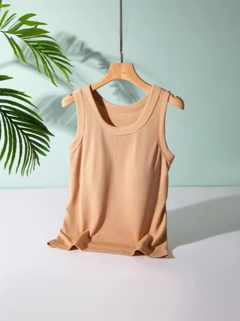 Ženski ribasti top bez rukava s umetkom za prsa, jednobojni pleteni top, pamuk 90–95% + spandeks 0–30%, duljina 50–65 cm