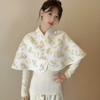 Po gimdymo maitinančios skarelės iš 100% medvilnės, V formos kaklo iškirptė, be rankovių, vidutinio tankio audinys, tinkama klimatizuotoms patalpoms