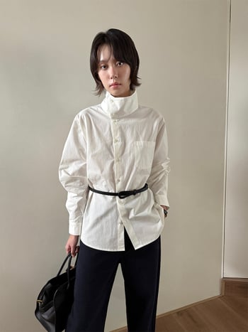 Moteriški medvilniniai marškiniai su vientisos spalvos raštu, stand-up apykaklė, ilgos rankovės, vidutinio ilgio, Žiemos 2025.