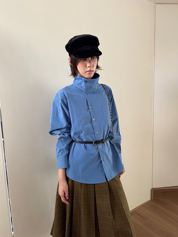 Moteriški medvilniniai marškiniai su vientisos spalvos raštu, stand-up apykaklė, ilgos rankovės, vidutinio ilgio, Žiemos 2025.