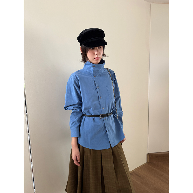 Moteriški medvilniniai marškiniai su vientisos spalvos raštu, stand-up apykaklė, ilgos rankovės, vidutinio ilgio, Žiemos 2025.