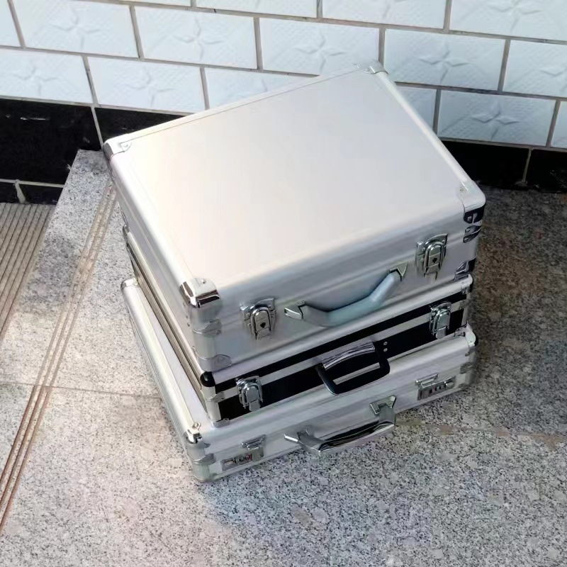 Kutija za alate od aluminijskog legura, otporna na udarce, okvir od aluminijskog legura; nosivost 0-300 kg; protupoždna ploča po narudžbi; vanjski dio i unutarnje obloge po narudžbi