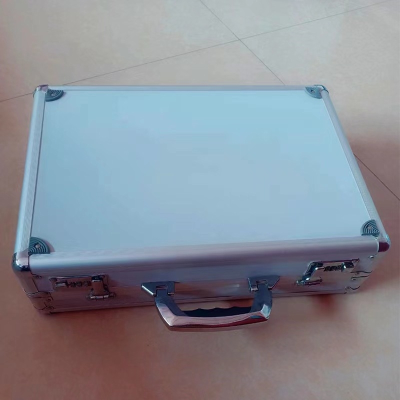 Kutija za alate od aluminijskog legura, otporna na udarce, okvir od aluminijskog legura; nosivost 0-300 kg; protupoždna ploča po narudžbi; vanjski dio i unutarnje obloge po narudžbi