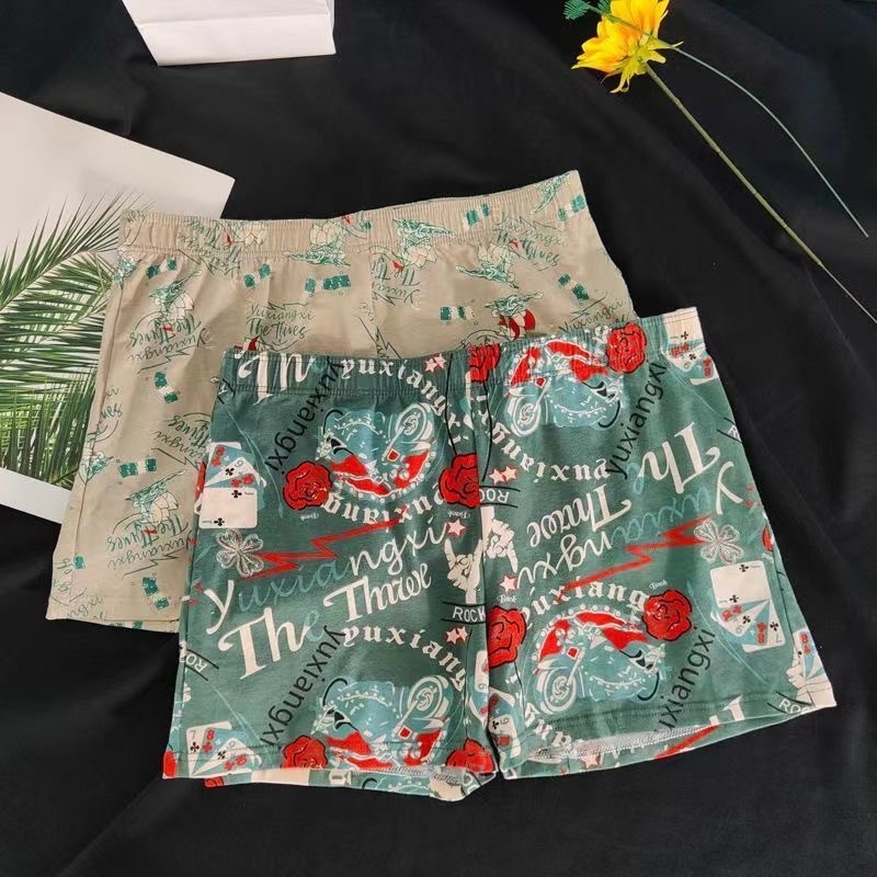 Férfi légáteresztő középmagas derekú boxeralsó; fő anyag 95–100% poliészter, ágyékréteg 81–95% poliészter, minden évszakra alkalmas