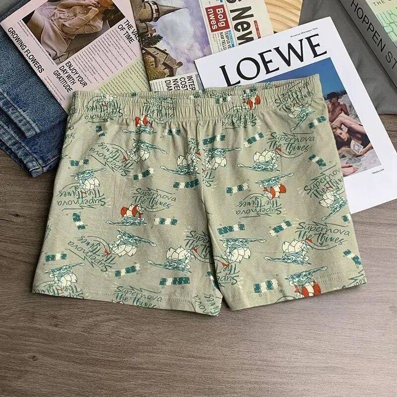 Férfi légáteresztő középmagas derekú boxeralsó; fő anyag 95–100% poliészter, ágyékréteg 81–95% poliészter, minden évszakra alkalmas