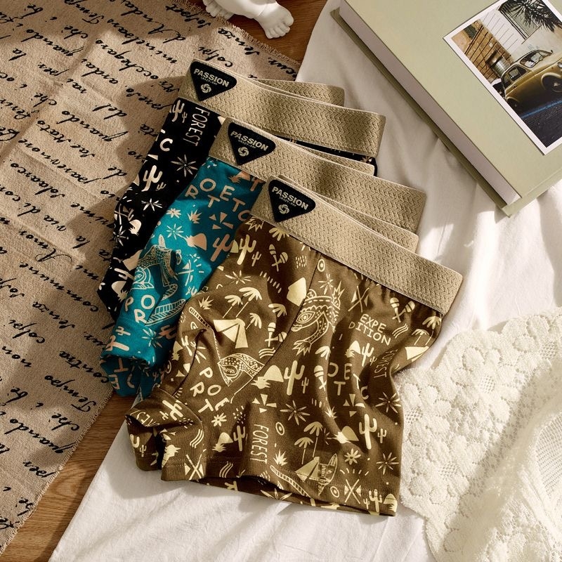 Muške bokserice od pamuka – sportske, brzo suše, prozračne, antibakterijske; pamuk 90–95%; pleteni materijal; srednji pojas; jednobojne.