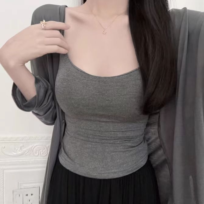 Női pamut top vállpántos, alacsony nyakú kivágás, 80–90% pamut, vékony anyag, mind a négy évszakra