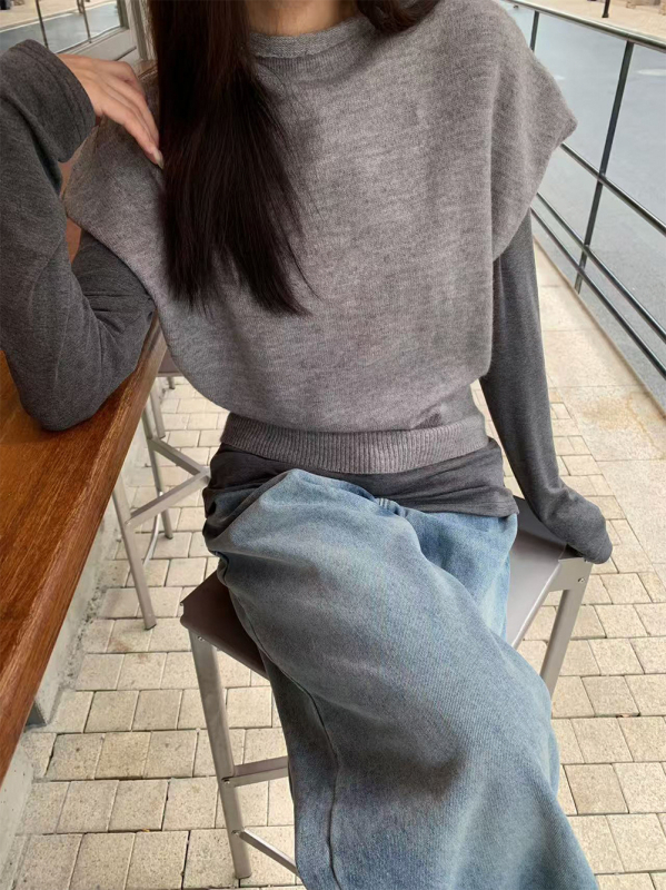 Ženski komplet od pletenog topa – top s polu visokim ovratnikom i kratkim rukavima + dugi rukav T‑shirt, akrilna vlakna 50–70%, casual japansko-korejski stil, zima 2025