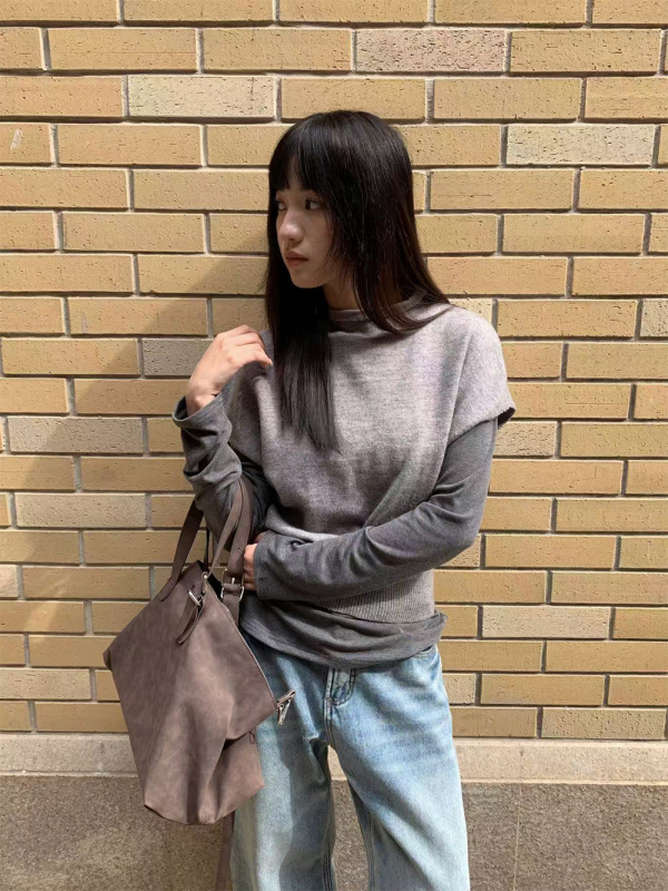 Ženski komplet od pletenog topa – top s polu visokim ovratnikom i kratkim rukavima + dugi rukav T‑shirt, akrilna vlakna 50–70%, casual japansko-korejski stil, zima 2025
