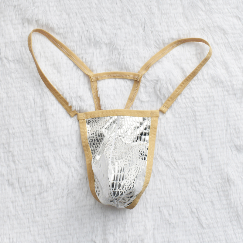 Ανδρικά στρινγκ από αναπνεύσιμο πολυεστέρα, βασικό ύφασμα 90–95%, πίσω σχέδιο V‑ανάποδο τρίγωνο με κενό, κυκλοφόρησε άνοιξη 2025.