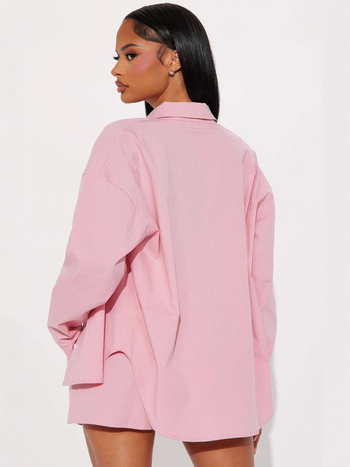 Set casual din două piese pentru femei, în dungi: top cu nasturi în față și rever, mâneci lungi, șort cu șnur — sezon toamnă 2025, 90-95% poliester