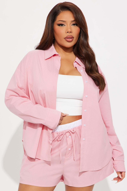 Set casual din două piese pentru femei, în dungi: top cu nasturi în față și rever, mâneci lungi, șort cu șnur — sezon toamnă 2025, 90-95% poliester