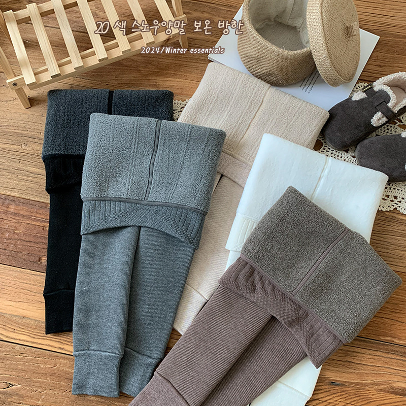 Gyerekeknek fleece-belelt harisnya függőleges csíkokkal, magas derék, téli modell, 64,9% viszkóz, 3–8 éves korosztálynak (100–140 cm)