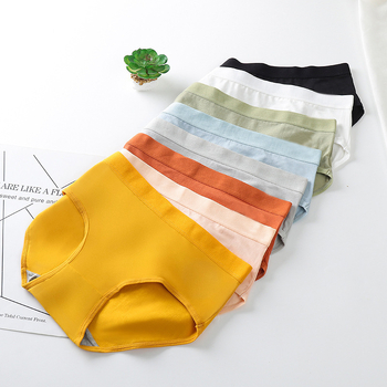 Ženske gaćice od milk silk, srednja visina struka, jednofarbni uzorak, glavni materijal 90–95% poliester, podstava u preponama poliester